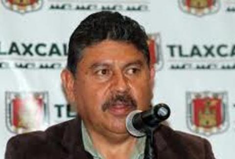 Entregan notarios cancelados sus libros al gobierno