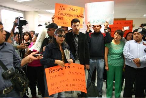 Se manifiestan docentes del Cobat contra abusos de directora general