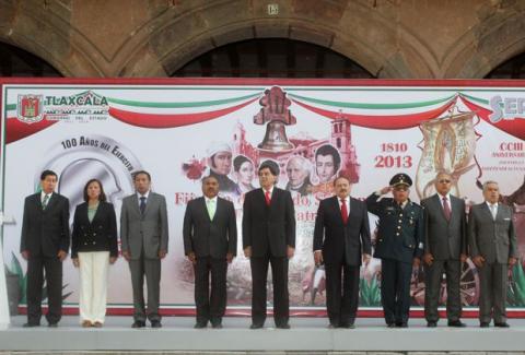 Encabeza MGZ colocación de bandos solemnes por fiestas patrias