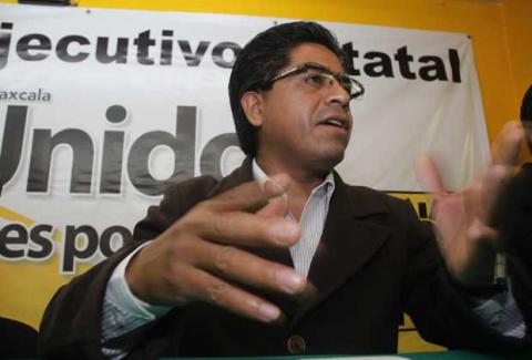 Por incapaz, demanda PRD salida de Molina de Sala Electoral