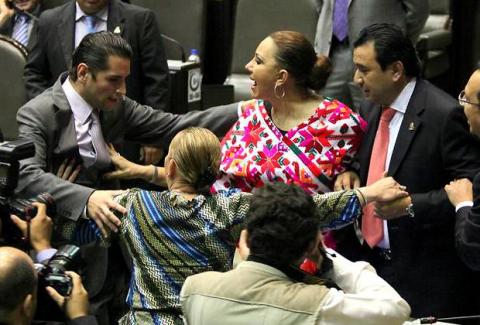 Leonor interviene para evitar golpes entre legisladores