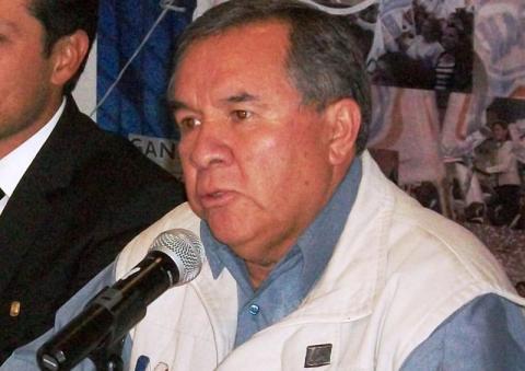 Empiezan golpes bajos contra Adolfo Escobar en la capital
