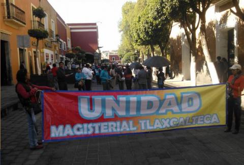 Marchan y se concentran maestros en la capital