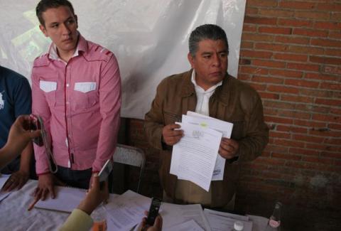 Exigen mercaderes a PPL que responda por obras de mala calidad