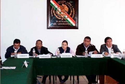 Admiten diputados “negocios y finas tranzas” en el Congreso
