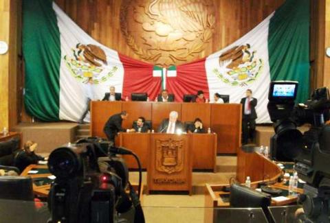 Se emberrinchan PS, PAC, PAN y PRD querían ratificar a Fernando Bernal Salazar