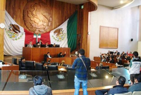 Remiendan Ley de Pensiones Civiles PRI y sus aliados