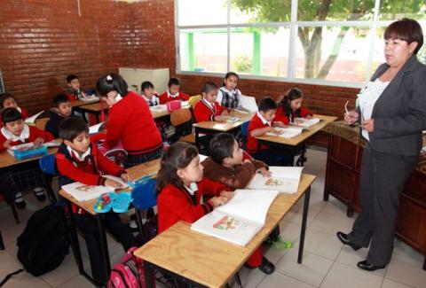 Atiende Gobierno de Tlaxcala rezago educativo con equipamiento y mobiliario