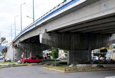 Anuncia Mariano González derribo del "puente 2008"