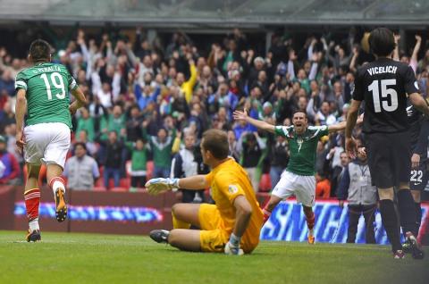 México golea 5-1 a Nueva Zelanda y sueña con Brasil 2014