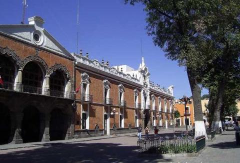 Hasta con fotografías intenta lucrar ayuntamiento capitalino