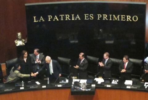 Reciben senadores al presidente de Israel Shimón Peres imagen 2