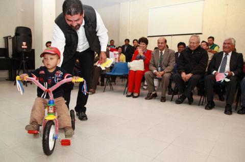 Entrega SEPE juguetes a niños del Hospital Infantil de Tlaxcala
