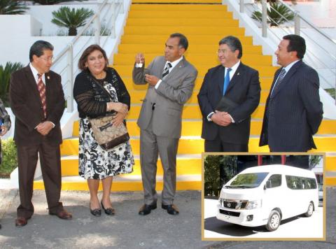 Entregó Rector de la UAT vehículo a la Facultad de Odontología