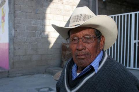 Beneficia DIF Tlaxcala a 25 adultos mayores con la entrega de lentes