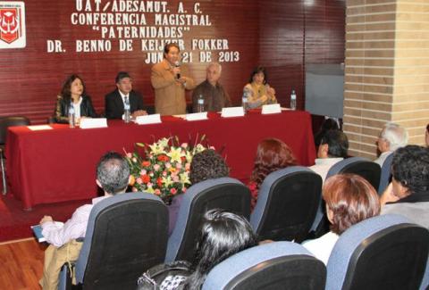 Impartió conferencia magistral sobre “Paternidades” el Dr. Benno de Keijzer, en la UAT
