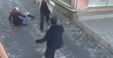YouTube: hombre valiente salva a una mujer de brutal golpiza