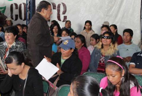 Entrega el CONAFE apoyos para evitar la deserción escolar