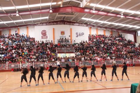 Gana plantel Apizaco del Cobat intercolegial de baile 2015