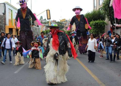 Xicohtzinco se sumó al desfile del 31 festival internacional de títeres imagen 1