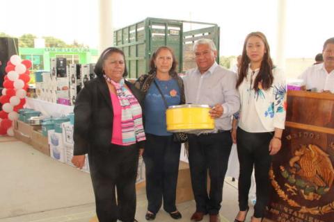 Alcalde resalta y reconoce el trabajo de las madres en el municipio imagen 1