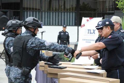 La SSC y el Ayto. de Hueyotlipan entregan armamento al grupo de operaciones especiales imagen 2