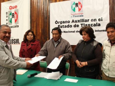 Candidatos del PRI se registran a diputaciones federales imagen 2