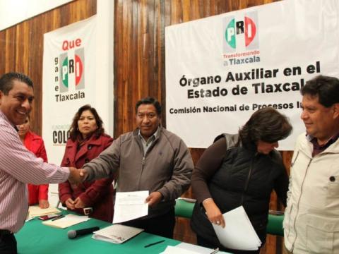 Candidatos del PRI se registran a diputaciones federales imagen 3