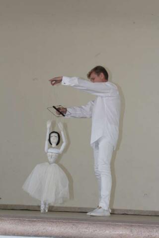 Nikolai Zykov y sus marionetas rusas deleitaron a cientos de personas imagen 3