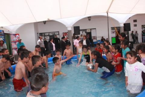 Cientos de niños de Xaloztoc disfrutan de las albercas portátiles imagen 3