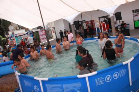 Cientos de niños de Xaloztoc disfrutan de las albercas portátiles imagen 5