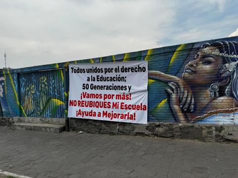 Padres de familia y maestros se oponen a la demolición de primaria en la capital