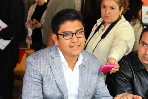 Muestra músculo Covarrubias en registro de candidatos del PRD, PAN y PAC