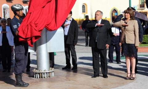 Huamantla conmemora el CIV del inicio de Revolución Mexicana con la entrega del premio municipal del deporte y el tradicional desfile imagen 2
