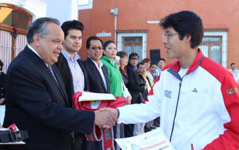 Huamantla conmemora el CIV del inicio de Revolución Mexicana con la entrega del premio municipal del deporte y el tradicional desfile imagen 3