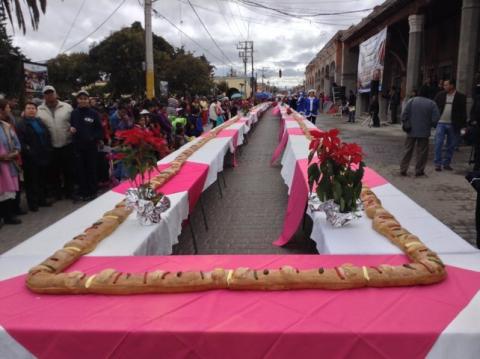 Comparte H. Ayuntamiento de Calpulalpan mega rosca de Reyes imagen 7