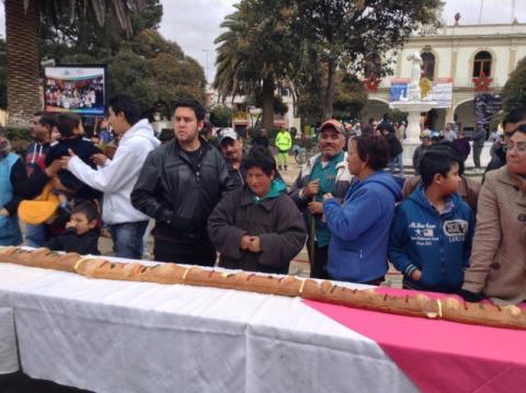 Comparte H. Ayuntamiento de Calpulalpan mega rosca de Reyes imagen 9