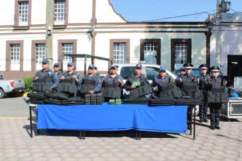 Entrega Alcalde Patrulla, equipo de Seguridad Pública y Unidad de P C imagen 1