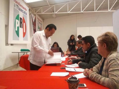 Ex alcalde de Contla se registra como precandidato del PRI al VIII Distrito