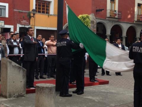 Ayuntamiento de Tetla asiste al arrió de bandera en Tlaxcala imagen 2