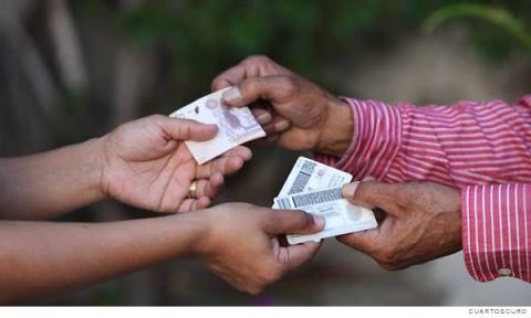 Acusan a Jorge Rivera de comprar votos y entregar insumos en Atotonilco - Tlaxco