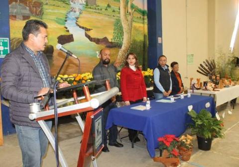 Alcalde clausura taller de elaboración de máscaras de carnaval imagen 1