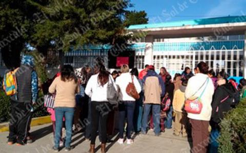 Padres de familia exigen maestros para secundaria en Yauhquemehcan