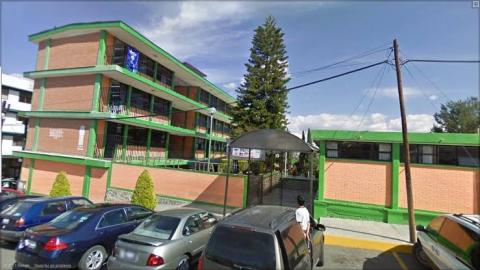 Director quiere que los alumnos se vean “chulos” y los obliga a comprar uniforme para ceremonia