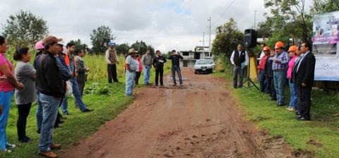 Felipe Morales Morales da banderazo de inicio de obra en la Magdalena Yauhquemehcan imagen 1
