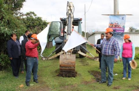 Felipe Morales Morales da banderazo de inicio de obra en la Magdalena Yauhquemehcan imagen 3