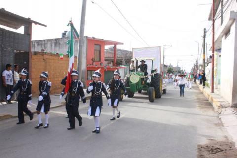 Desampedro López encabezo tradicional desfile del 16 de septiembre imagen 3