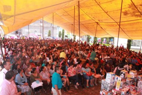 Mamas y niños de Xaltocan son festejados en su día imagen 3