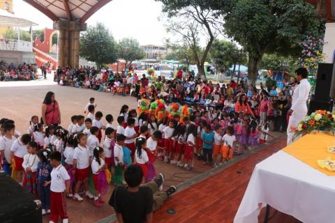 Participan alumnos de Contla en demostración artística 2015 imagen 6