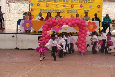 Participan alumnos de Contla en demostración artística 2015 imagen 9